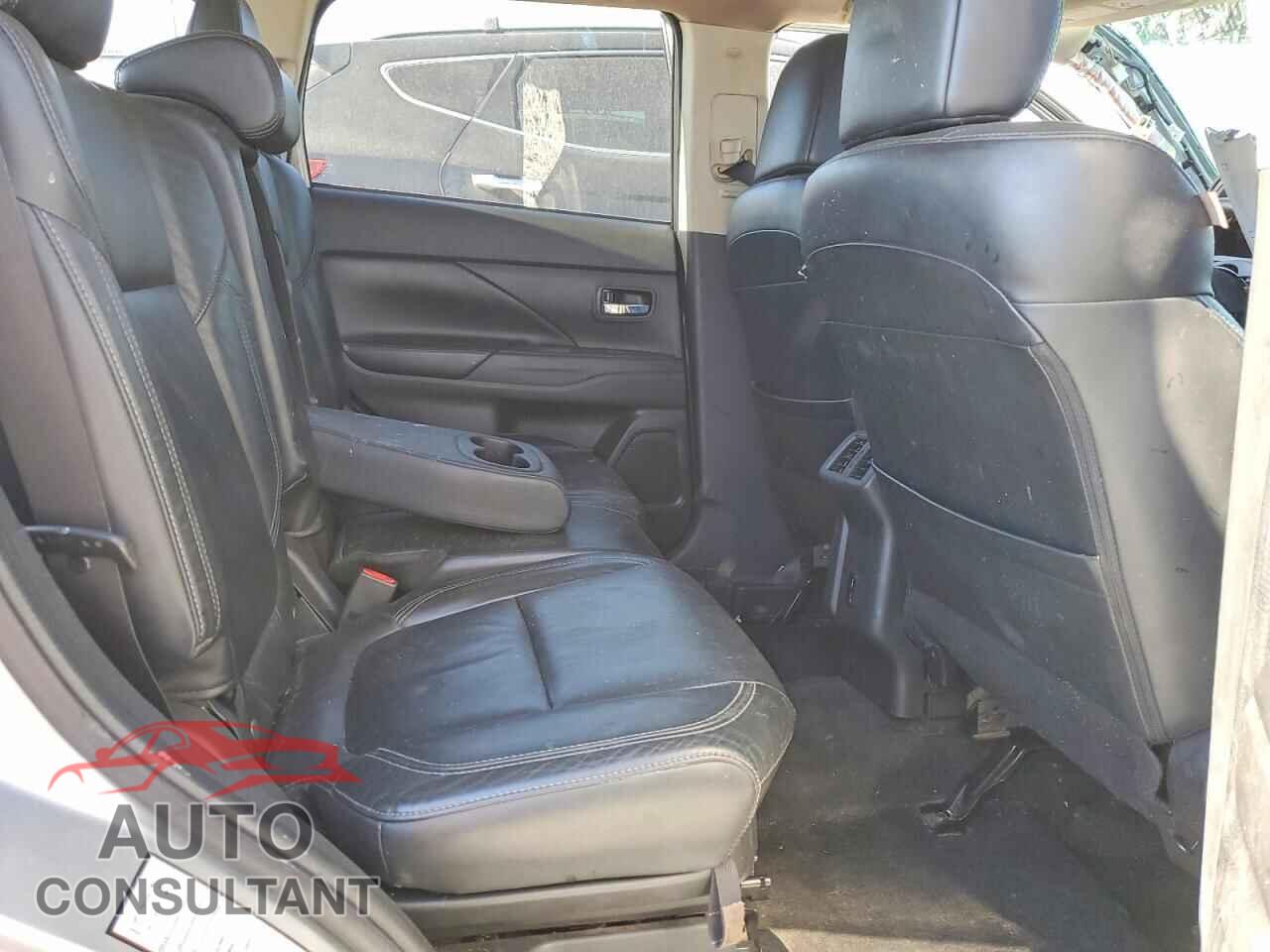 MITSUBISHI OUTLANDER 2020 - JA4AD3A32LJ000464