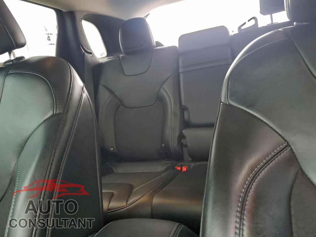 JEEP GRAND CHER 2019 - 1C4PJLLB0KD111038