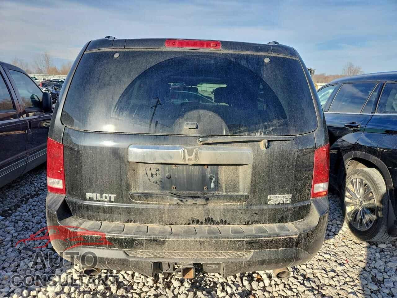 HONDA PILOT 2015 - 5FNYF4H95FB022131