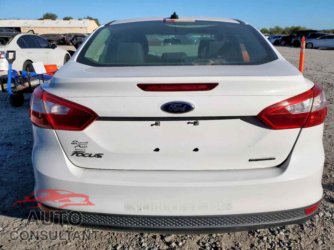FORD FOCUS 2014 - 1FADP3E23EL401028