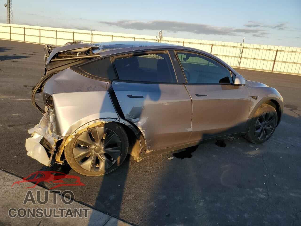 TESLA MODEL Y 2024 - 7SAYGAEE3RF168497