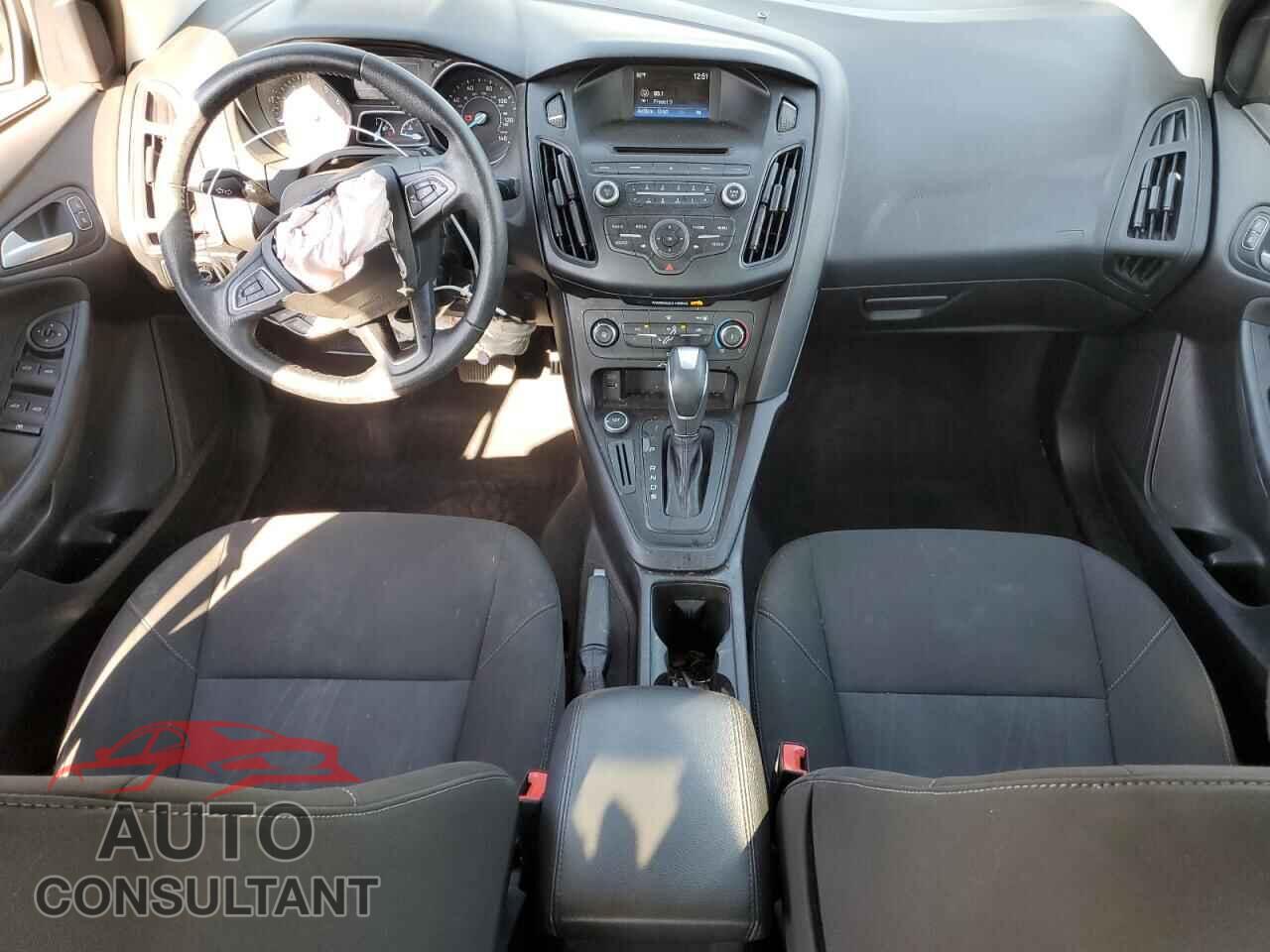 FORD FOCUS 2015 - 1FADP3F25FL226572