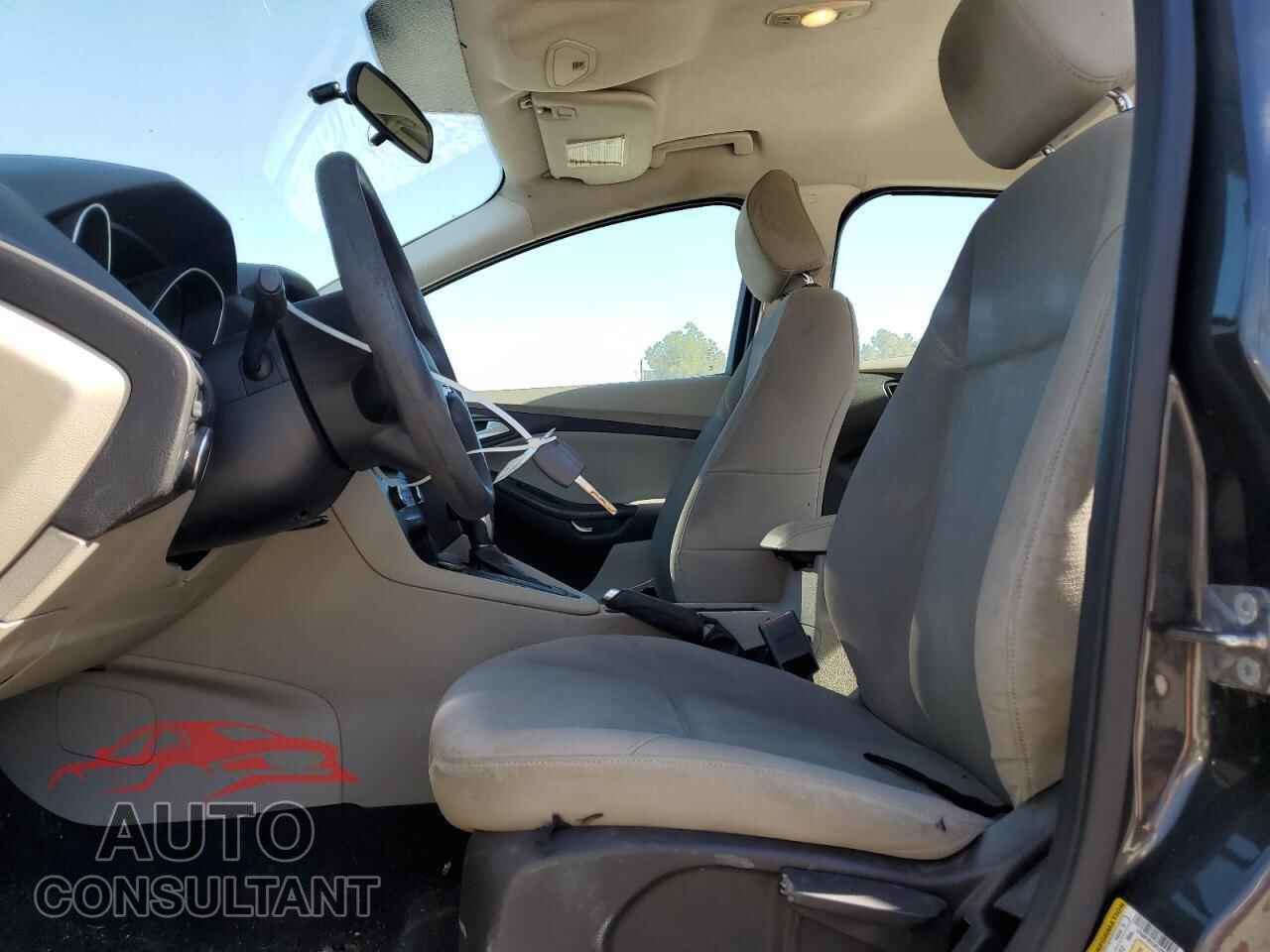 FORD FOCUS 2015 - 1FADP3F23FL299777