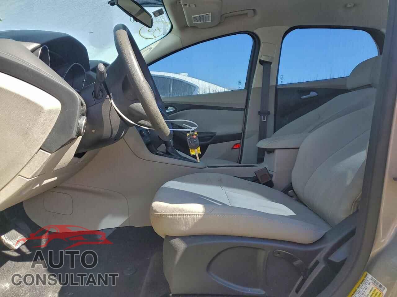 FORD FOCUS 2015 - 1FADP3F21FL239240