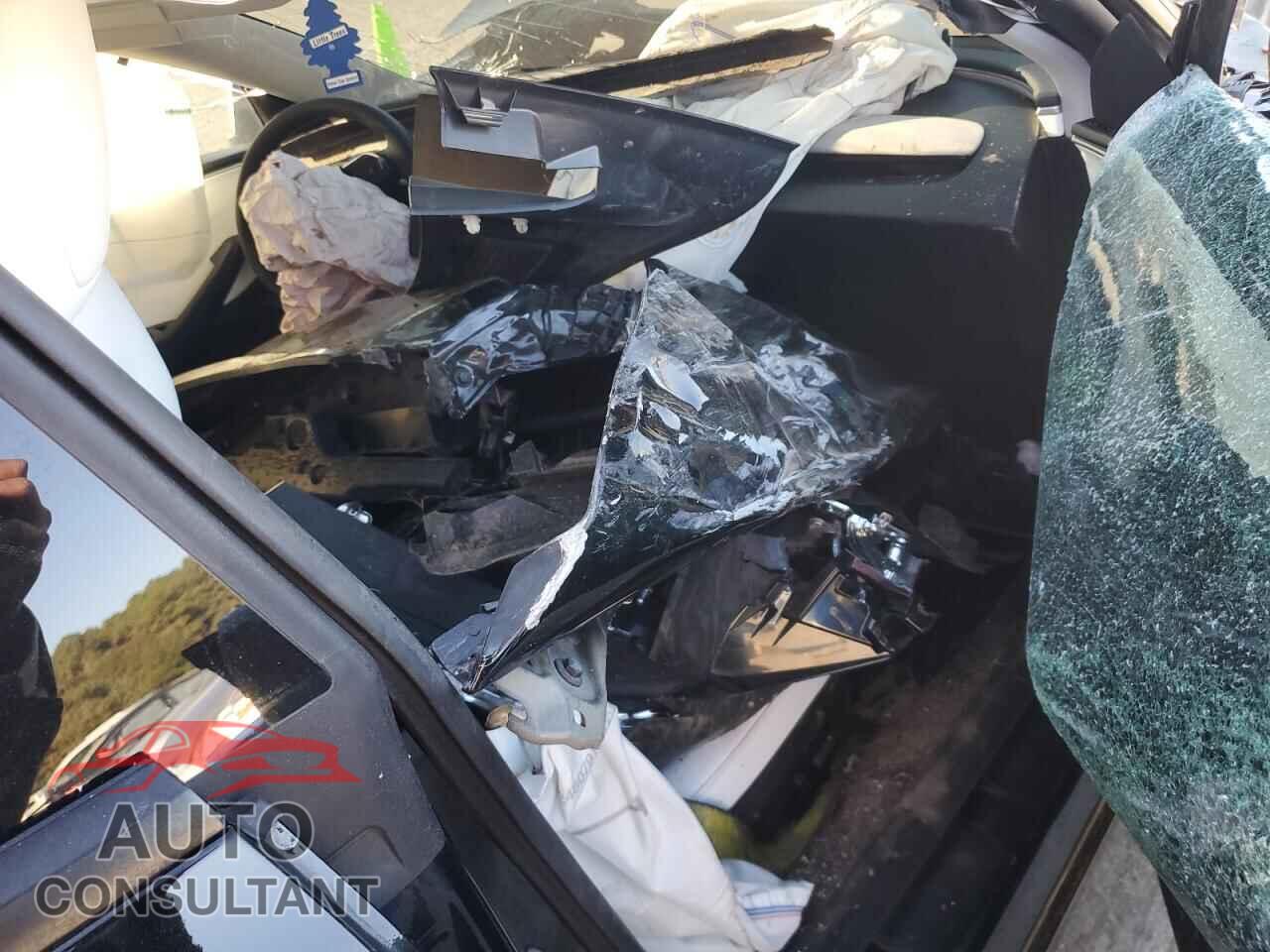 TESLA MODEL 3 2024 - 5YJ3E1EA4RF855577
