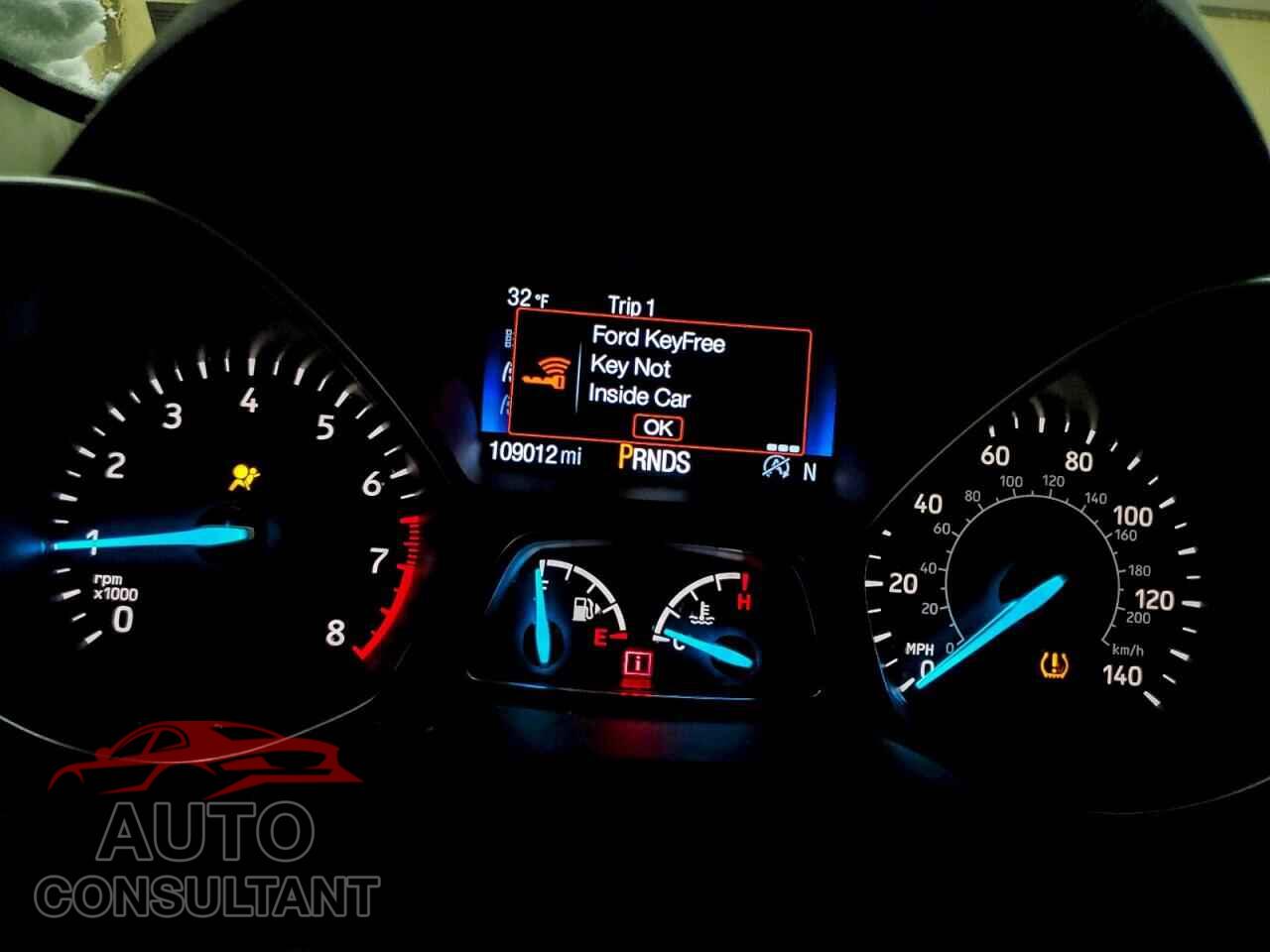FORD ESCAPE 2017 - 1FMCU0JD0HUE52114