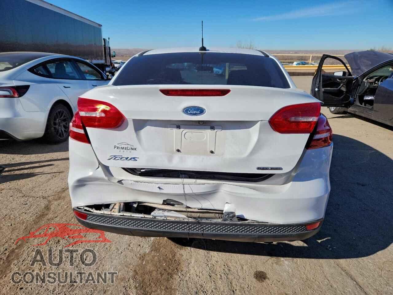 FORD FOCUS 2015 - 1FADP3E28FL324688