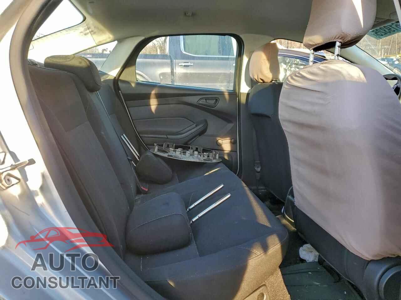 FORD FOCUS 2017 - 1FADP3E20HL281371