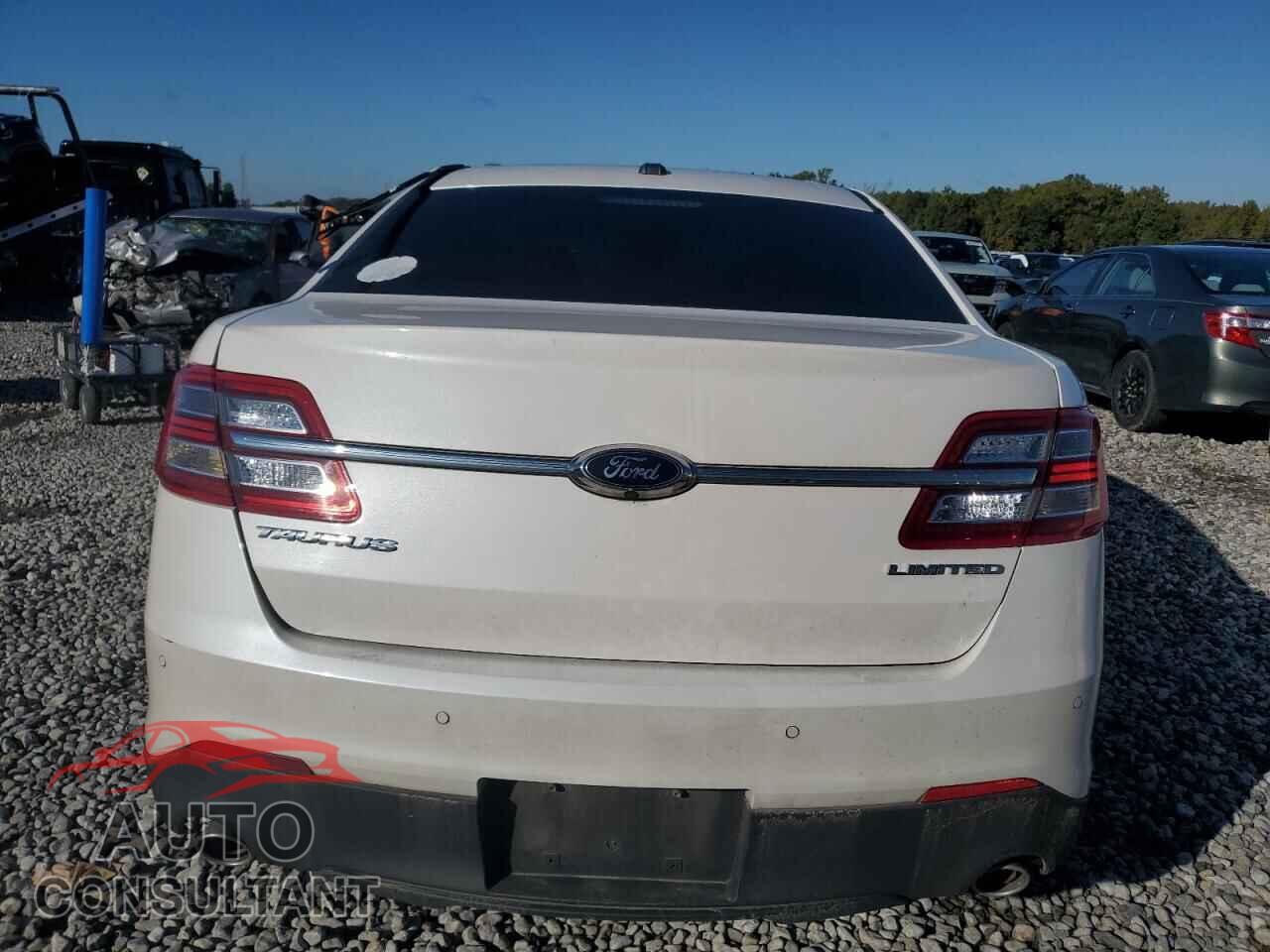 FORD TAURUS 2019 - 1FAHP2F8XKG118550