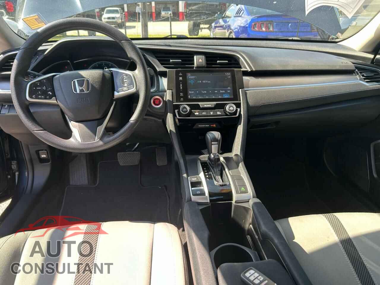 HONDA CIVIC 2018 - 2HGFC2F75JH593368