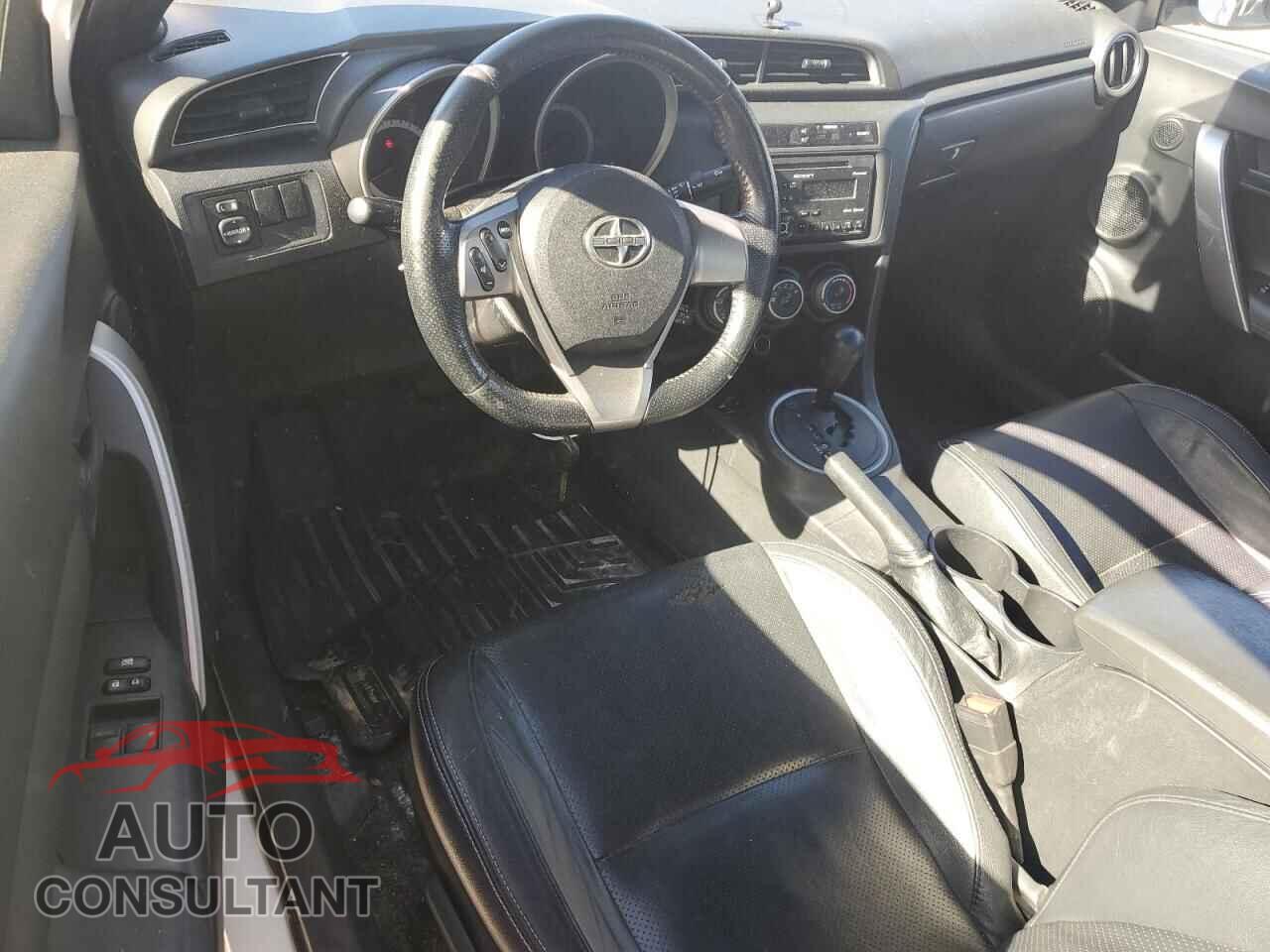 TOYOTA SCION 2013 - JTKJF5C79D3045573
