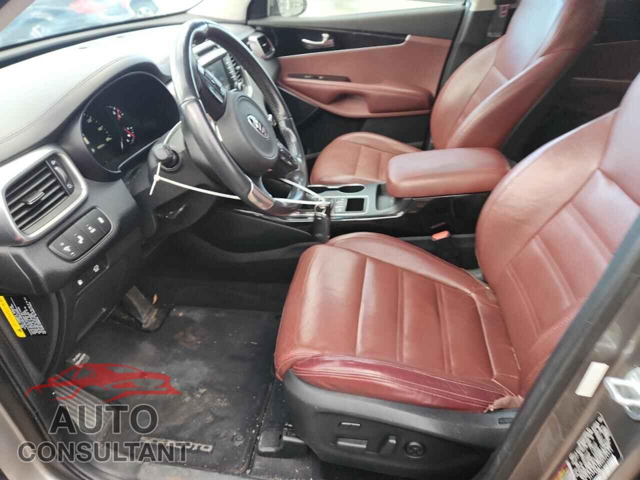 KIA SORENTO 2017 - 5XYPKDA58HG324331