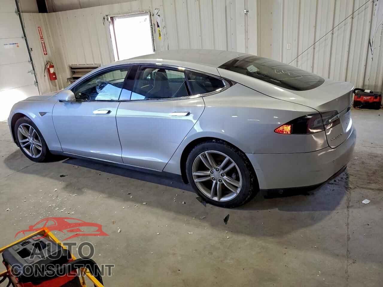 TESLA MODEL S 2014 - 5YJSA1S18EFP33231