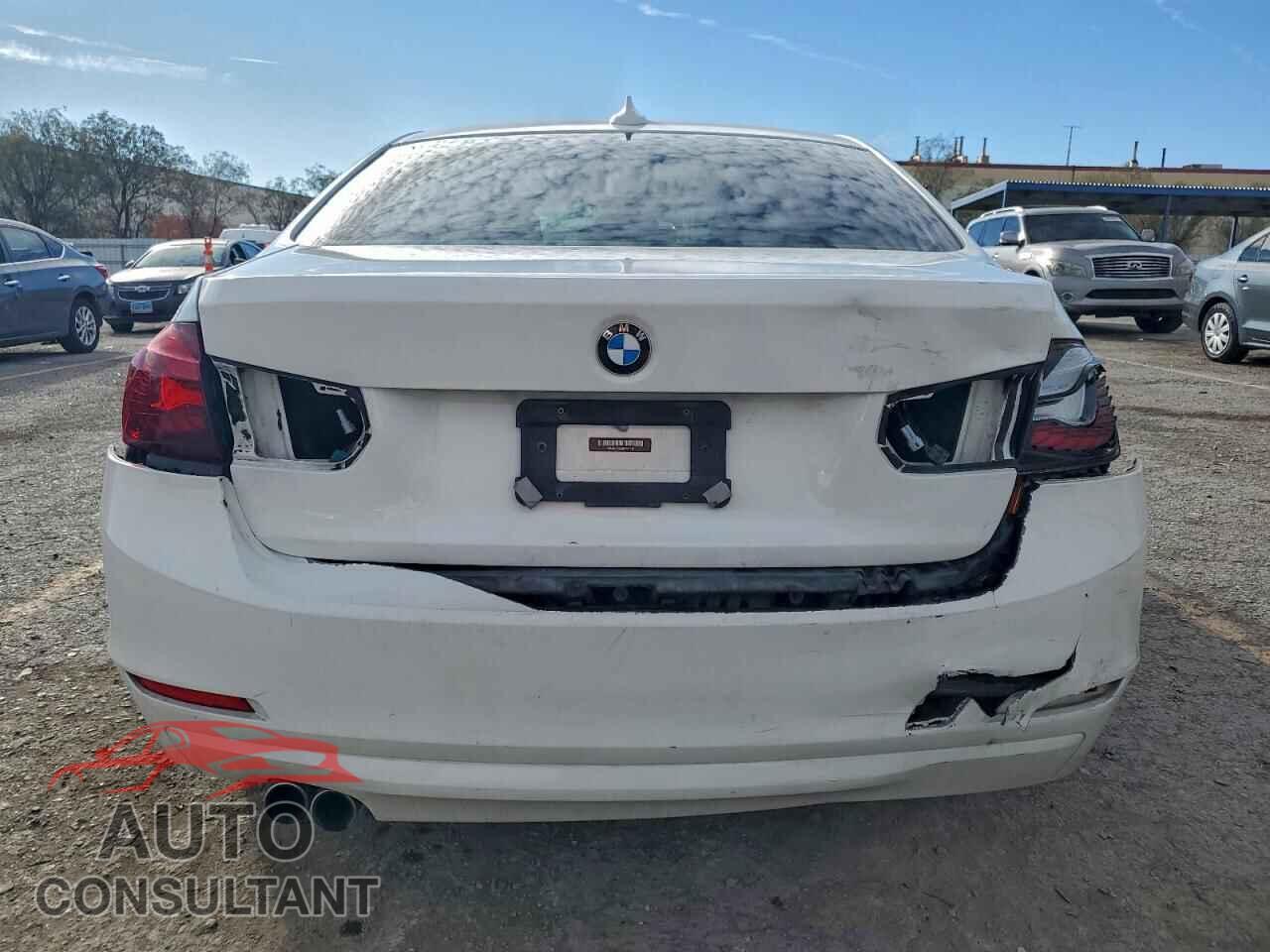 BMW 3 SERIES 2013 - WBA3C1C55DF444010