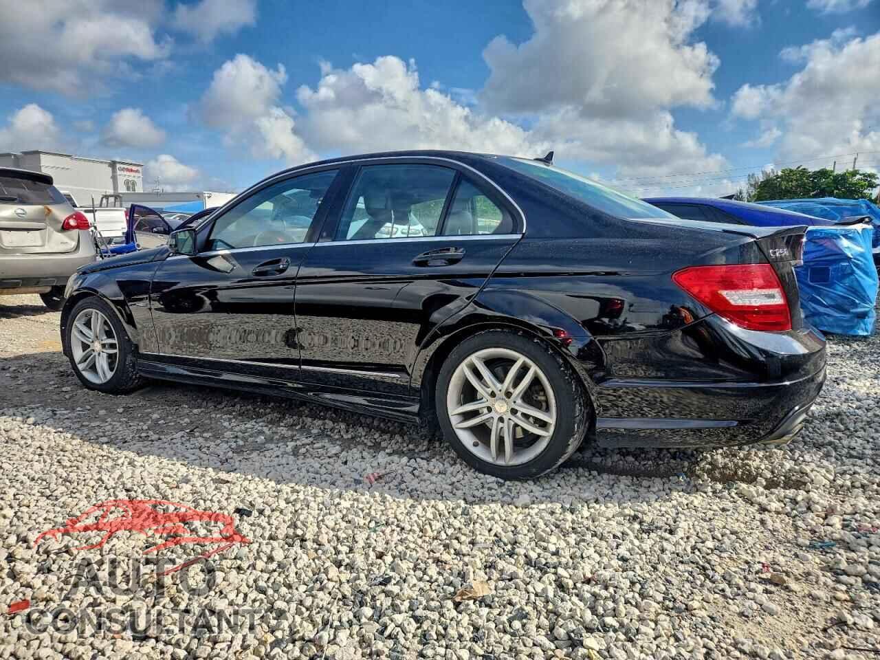 MERCEDES-BENZ C-CLASS 2012 - WDDGF4HB7CR234880
