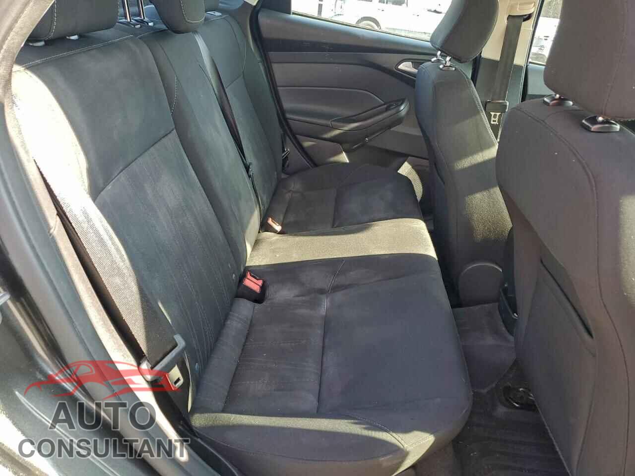 FORD FOCUS 2015 - 1FADP3F24FL329708