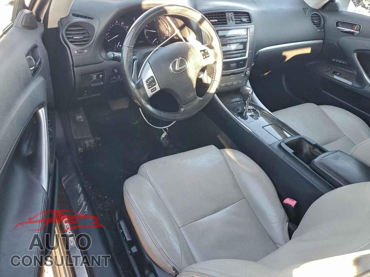 LEXUS IS 2011 - JTHFF2C25B2520606
