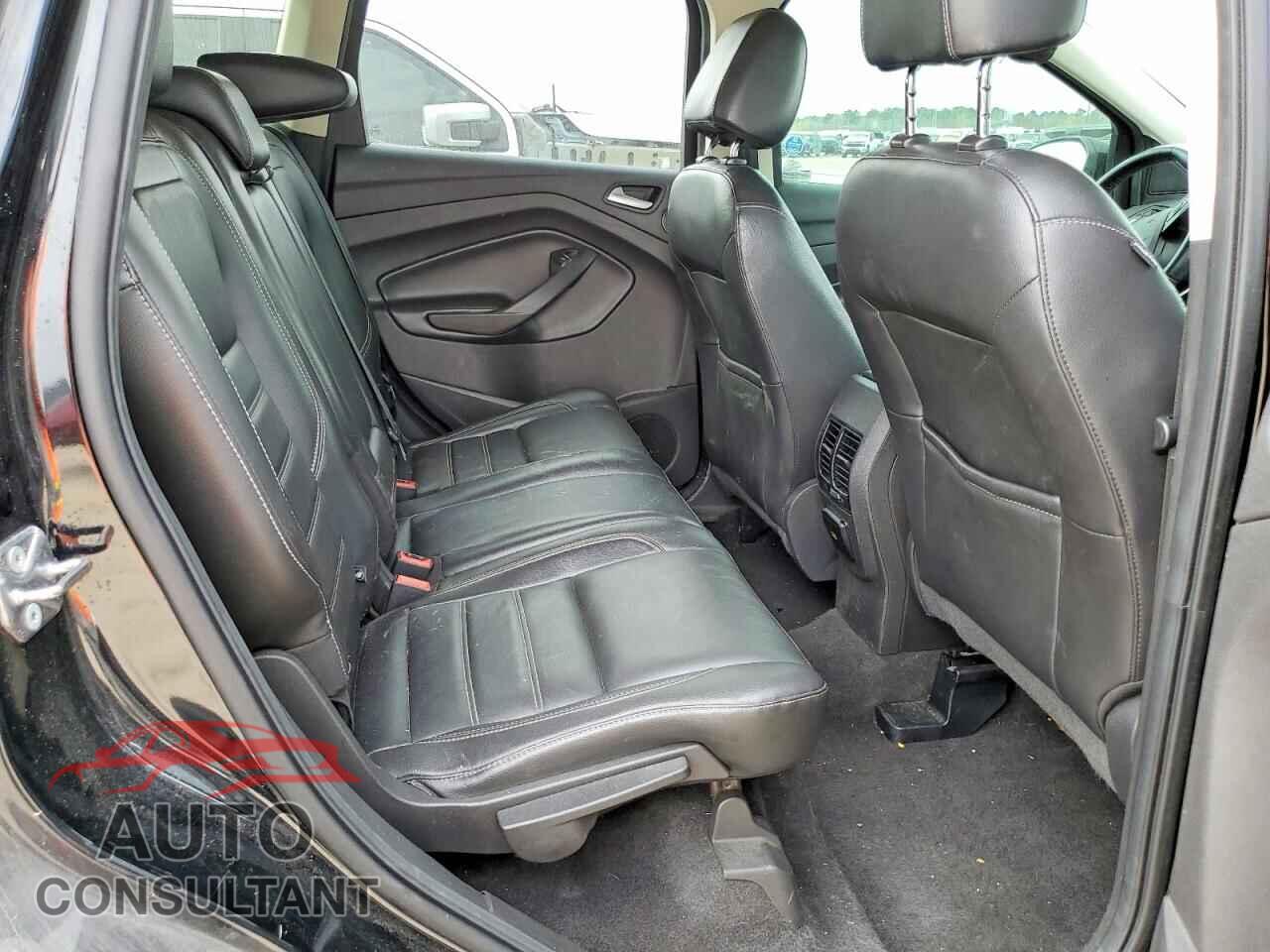 FORD ESCAPE 2017 - 1FMCU0JD5HUD04489