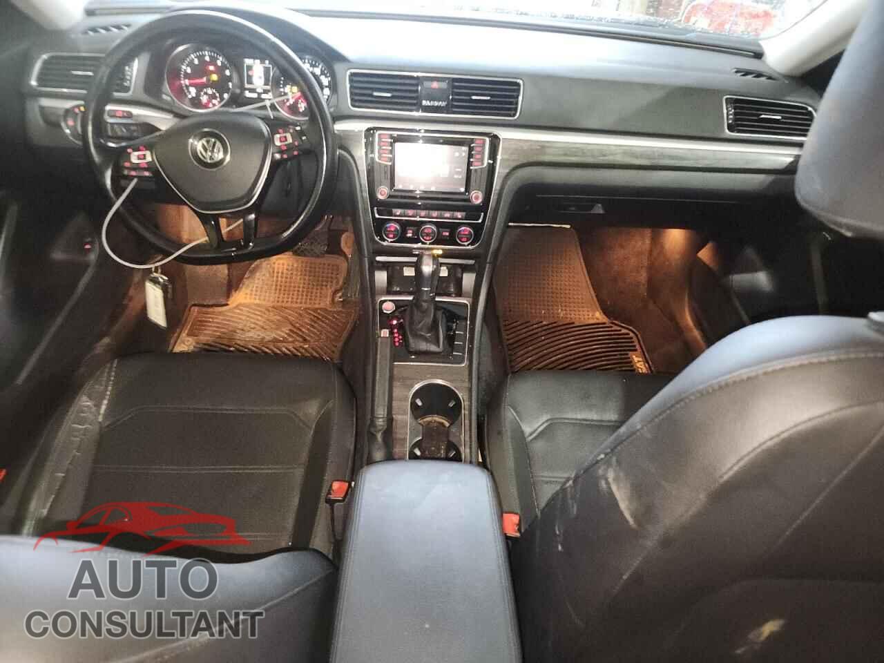 VOLKSWAGEN PASSAT 2018 - 1VWBA7A38JC016676
