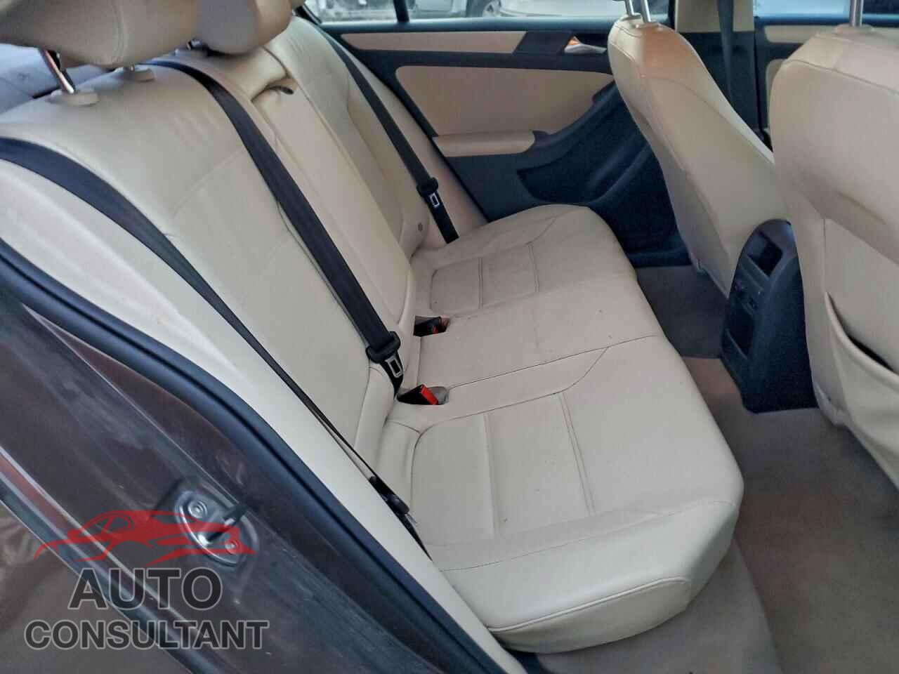 VOLKSWAGEN JETTA 2011 - 3VWDZ7AJ7BM347331