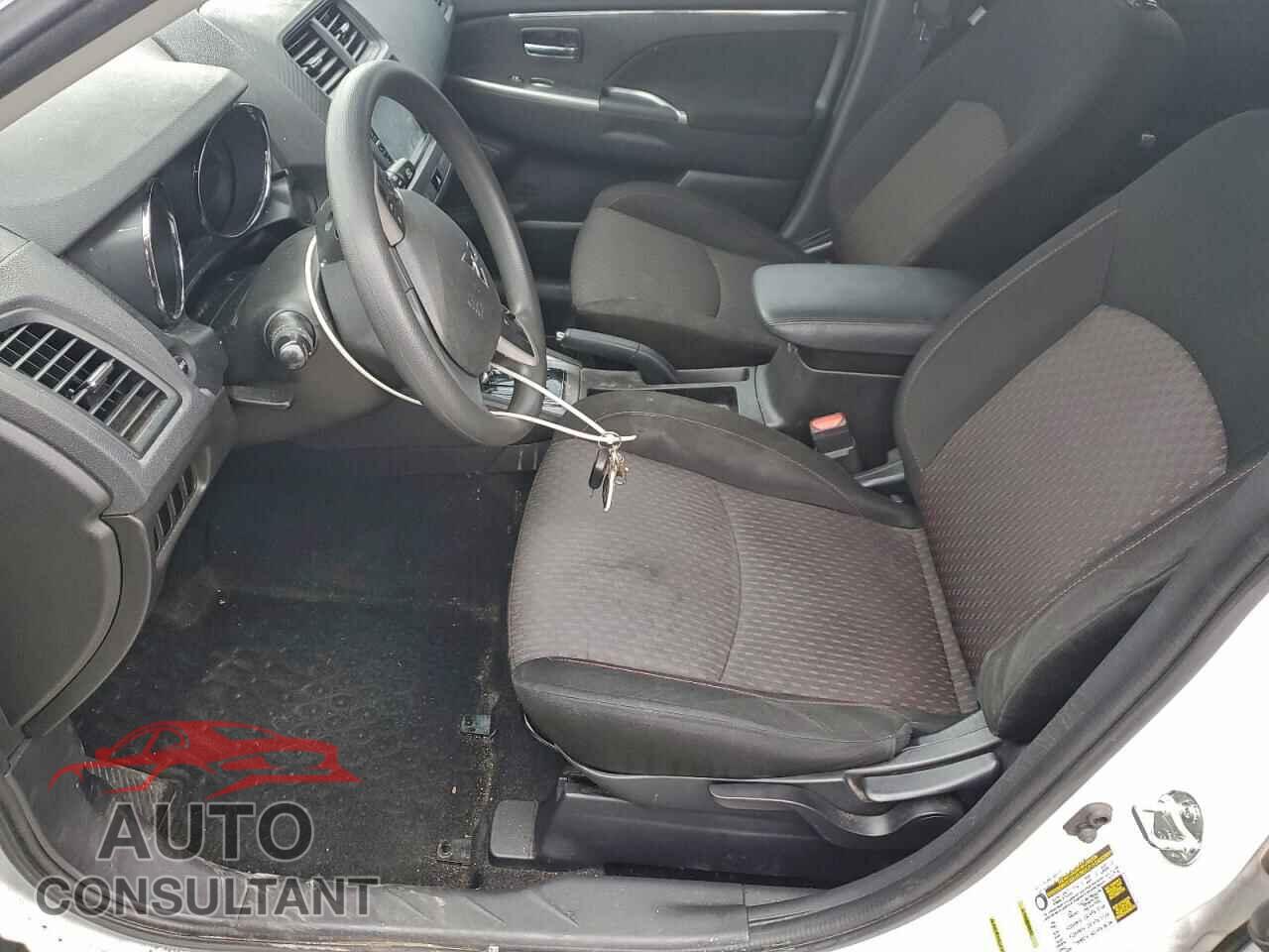 MITSUBISHI OUTLANDER 2018 - JA4AP3AU5JZ015152