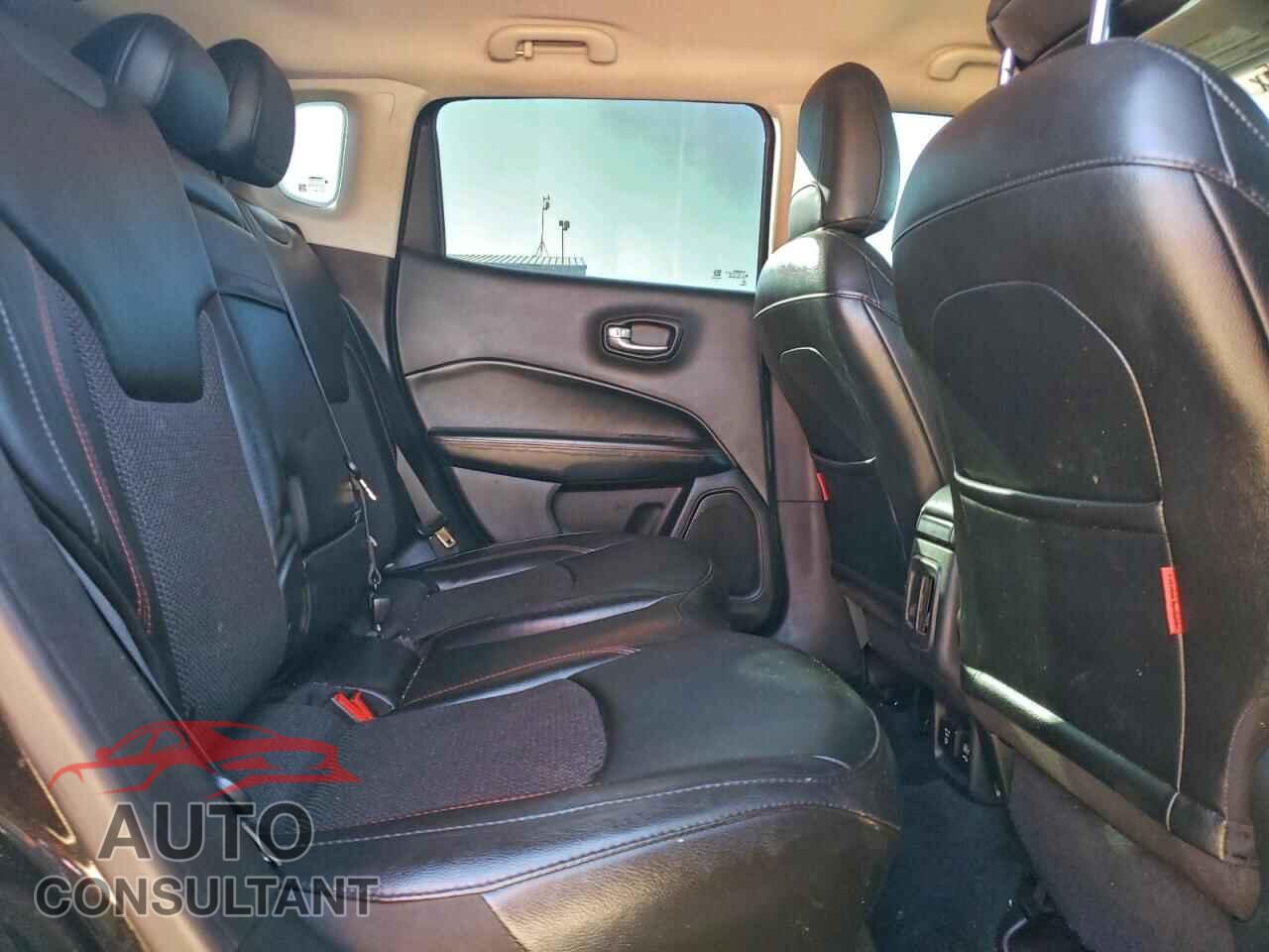 JEEP COMPASS 2019 - 3C4NJDDB4KT688399
