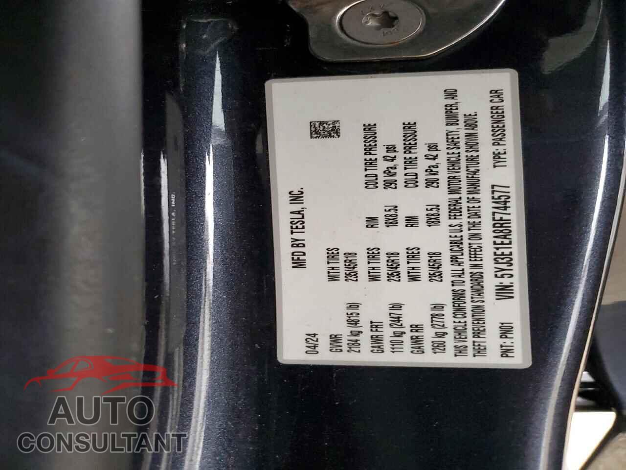 TESLA MODEL 3 2024 - 5YJ3E1EA8RF744577