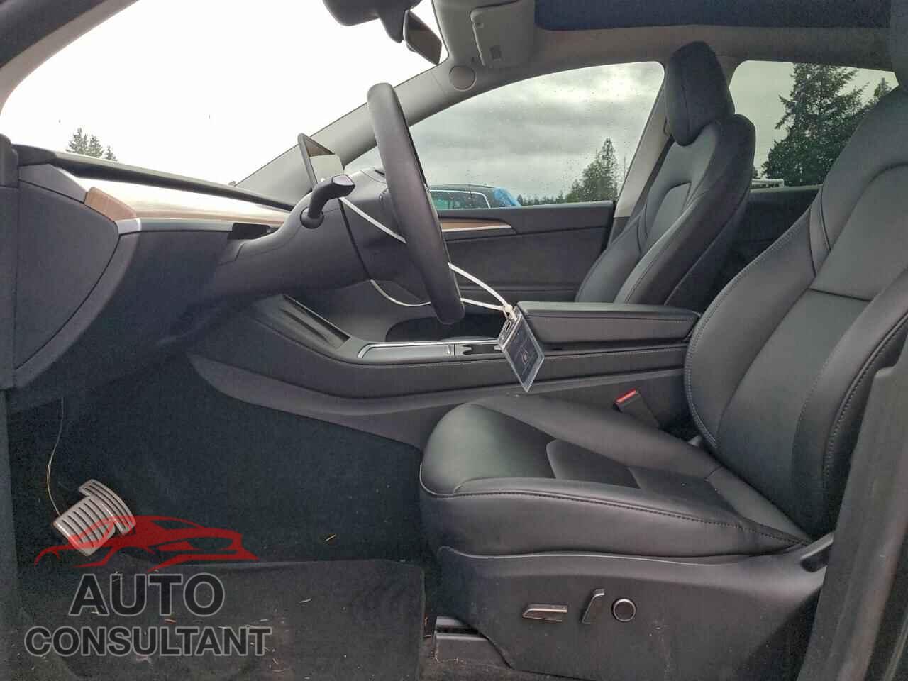 TESLA MODEL Y 2025 - 7SAYGDEF2SF267568