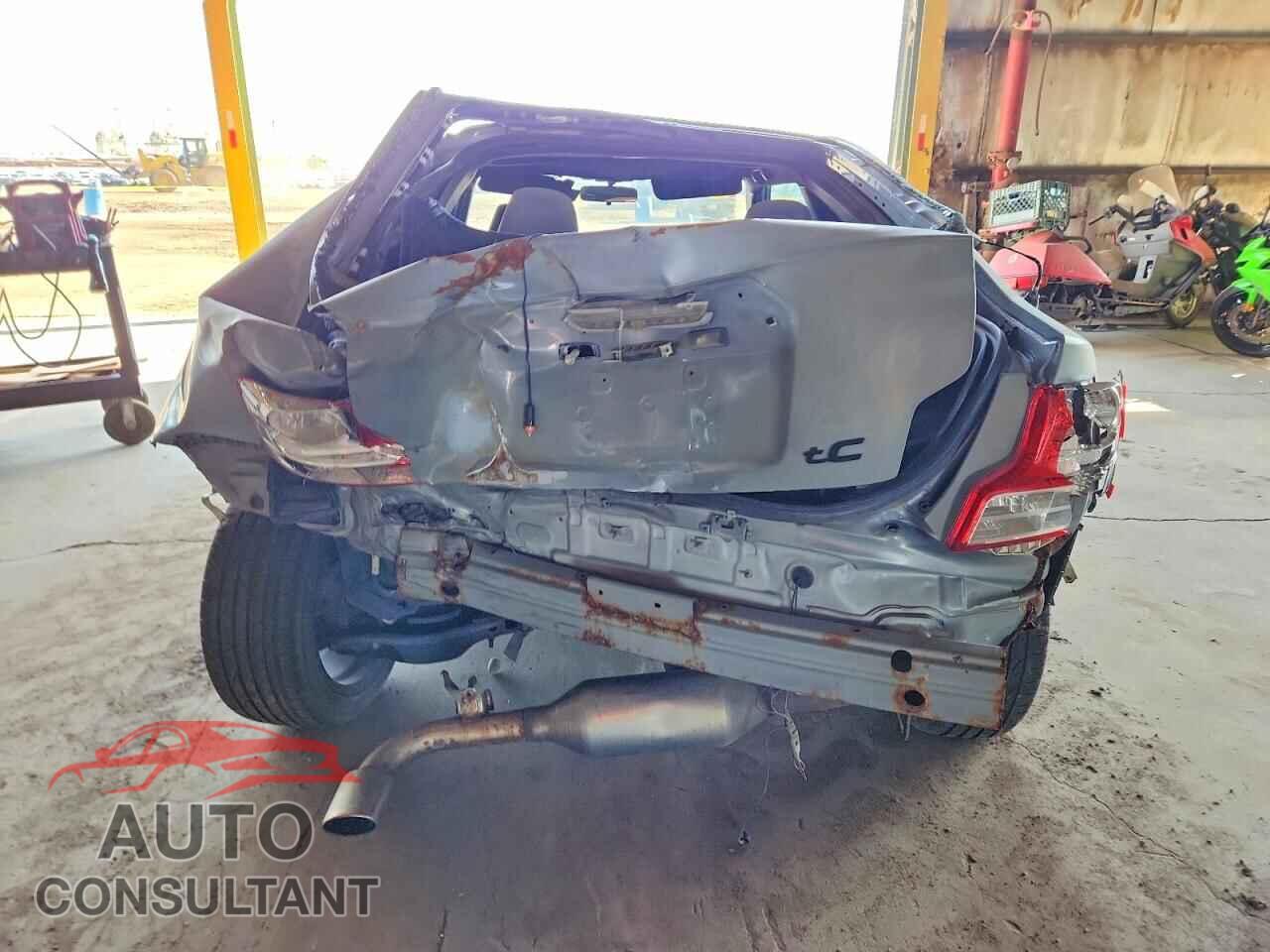 TOYOTA SCION 2011 - JTKJF5C72B3003629