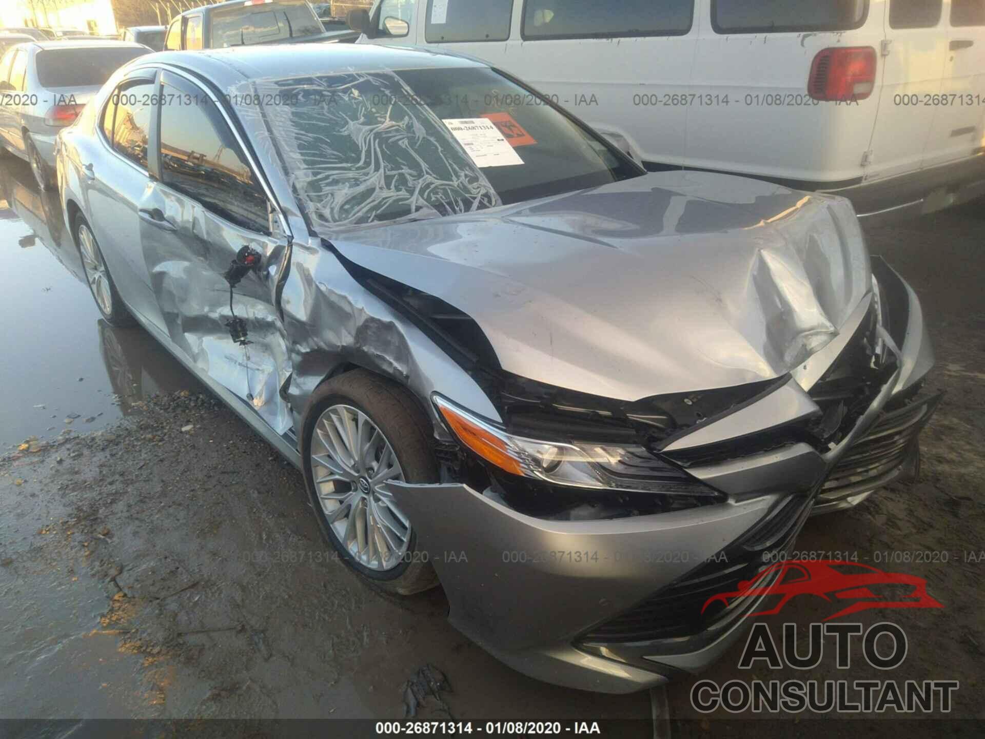 TOYOTA CAMRY 2018 - 4T1B11HK8JU518798
