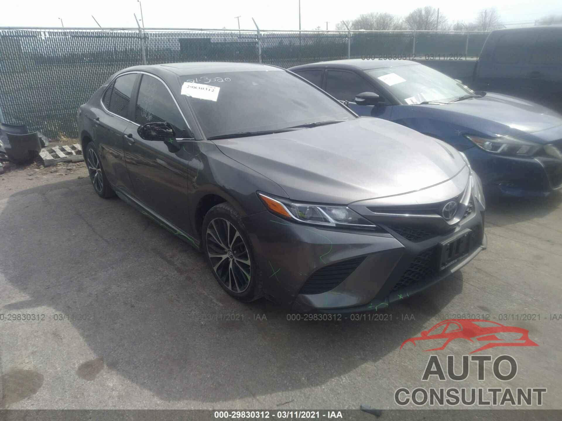 TOYOTA CAMRY 2018 - 4T1B11HK7JU023900