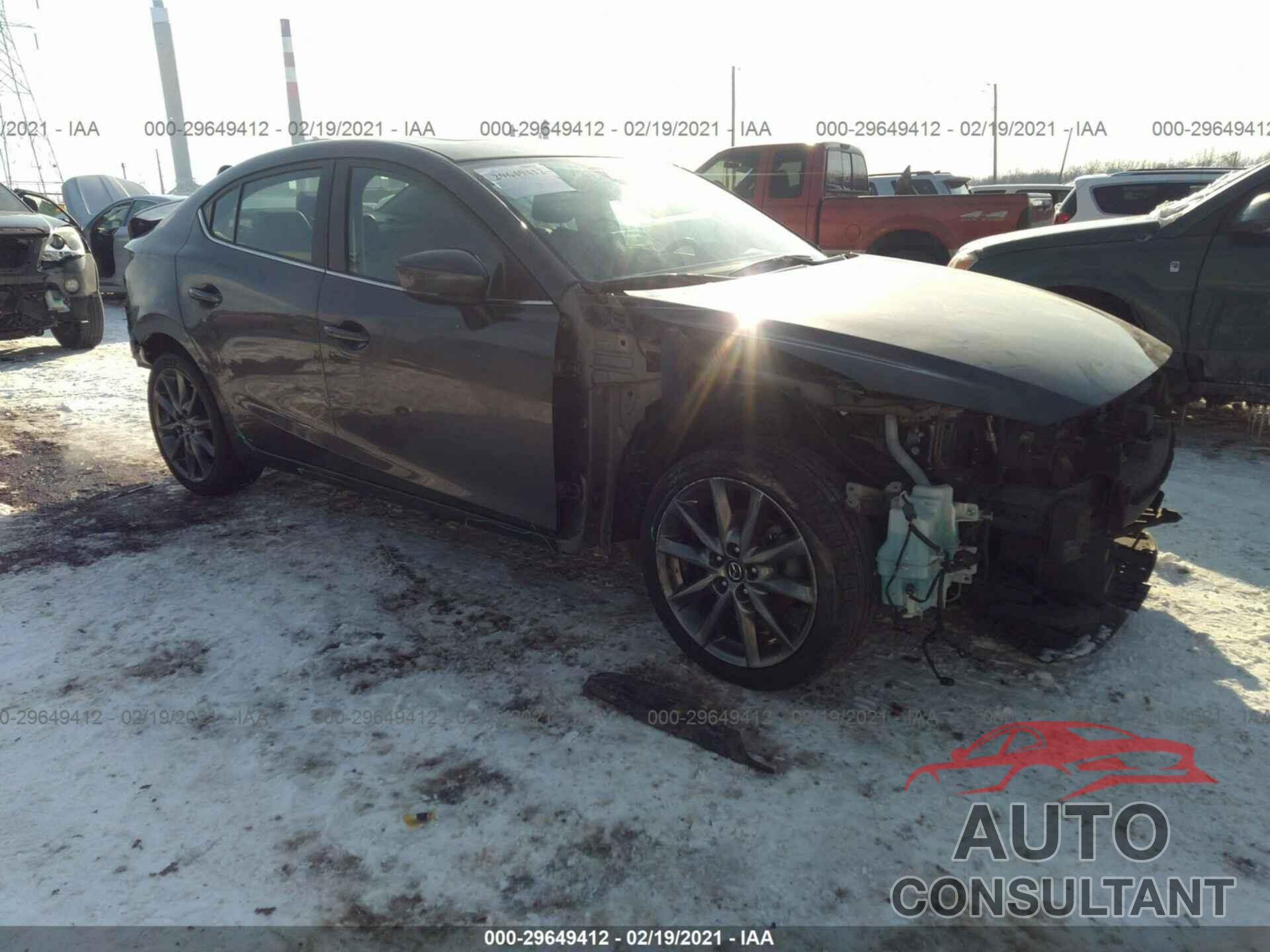 MAZDA MAZDA3 4-DOOR 2018 - 3MZBN1V34JM219896