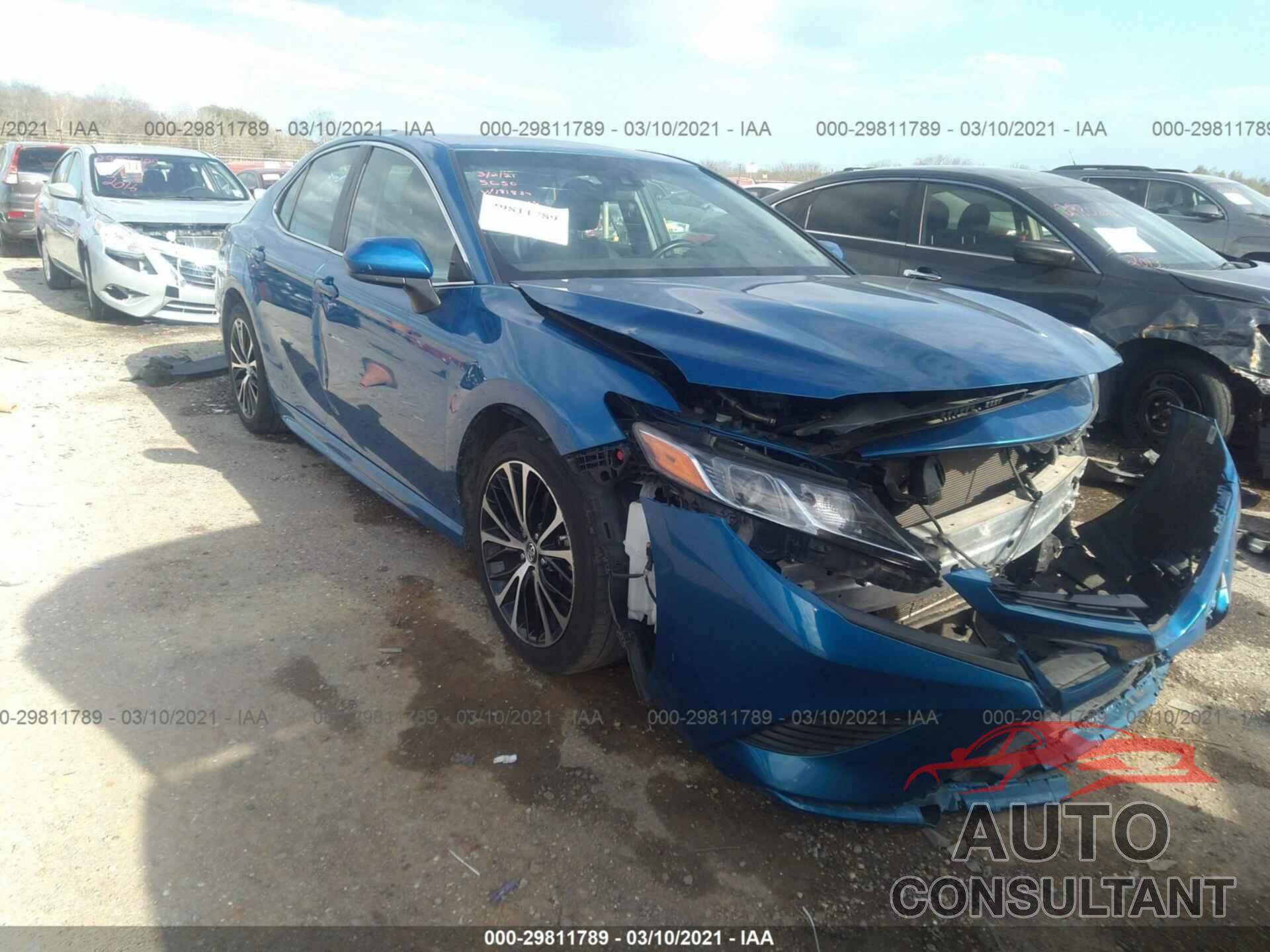 TOYOTA CAMRY 2018 - 4T1B11HK0JU131839
