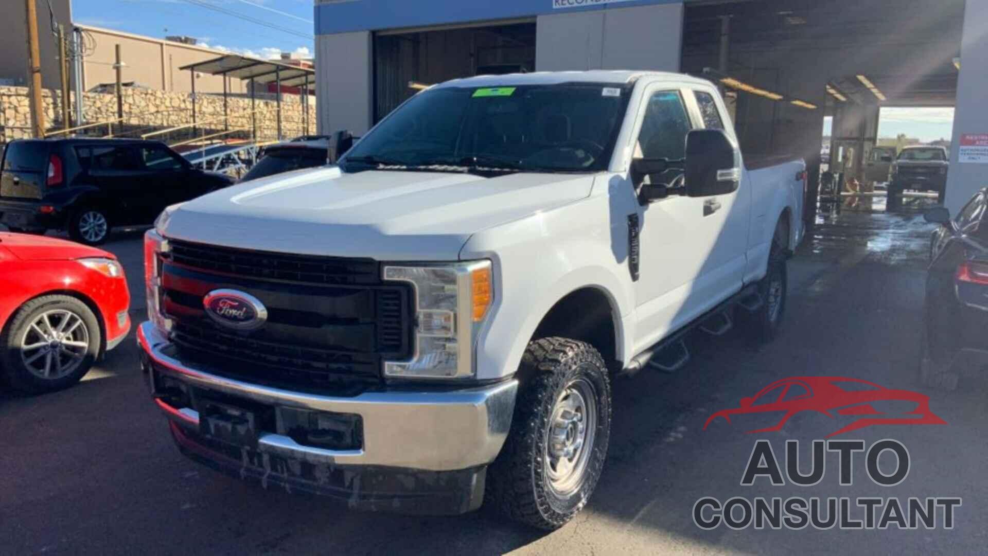 FORD SUPER DUTY F-250 SRW 2017 - 1FT7X2B61HED12558