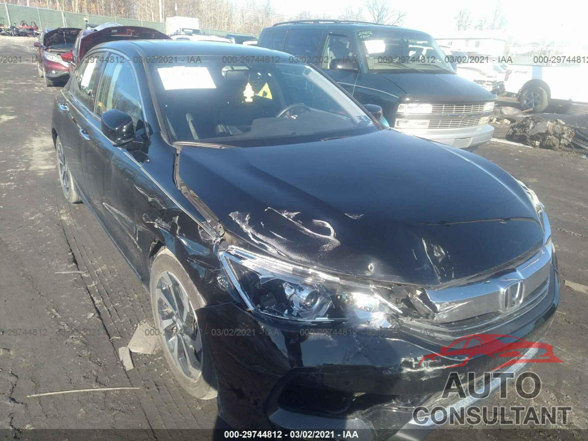 HONDA ACCORD SEDAN 2017 - 1HGCR3F82HA040945