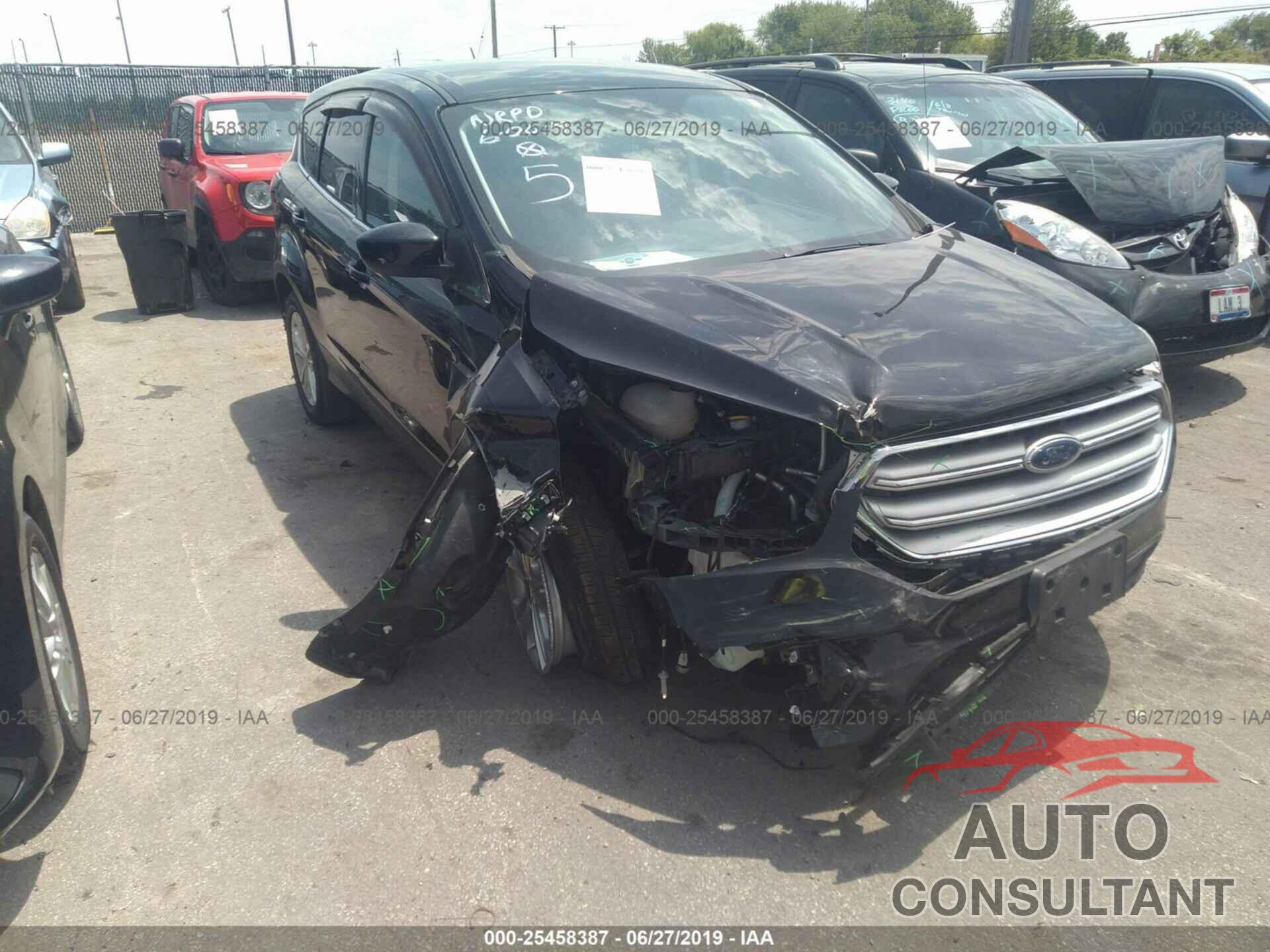 FORD ESCAPE 2017 - 1FMCU0GD8HUA01052