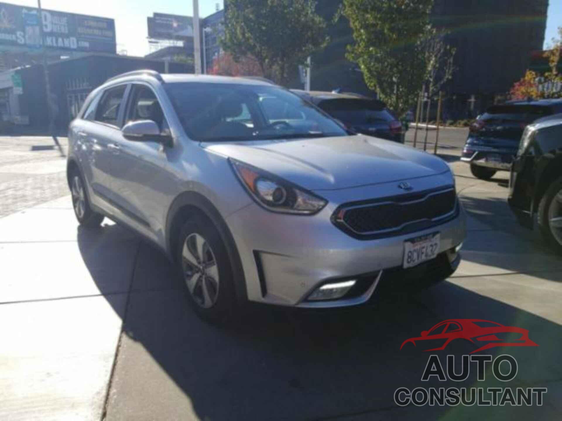 KIA NIRO 2018 - KNDCE3LC8J5126665