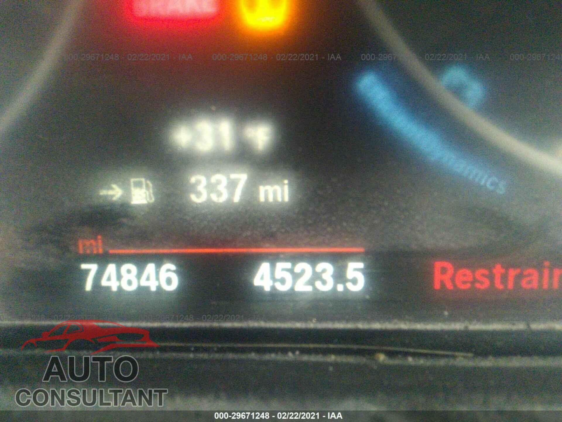 BMW 3 SERIES 2016 - WBA8E3G53GNU00832