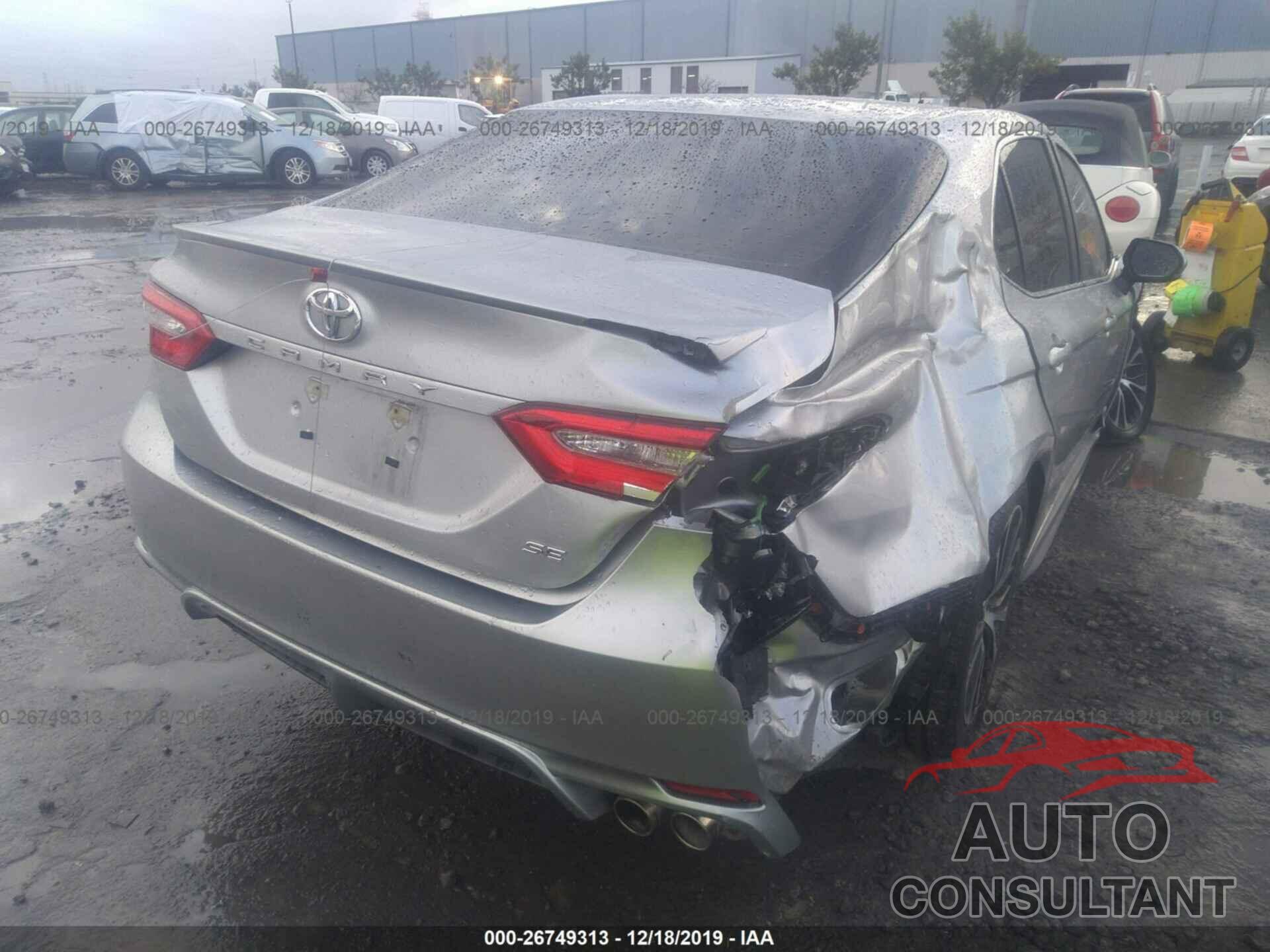 TOYOTA CAMRY 2018 - 4T1B11HK7JU670636