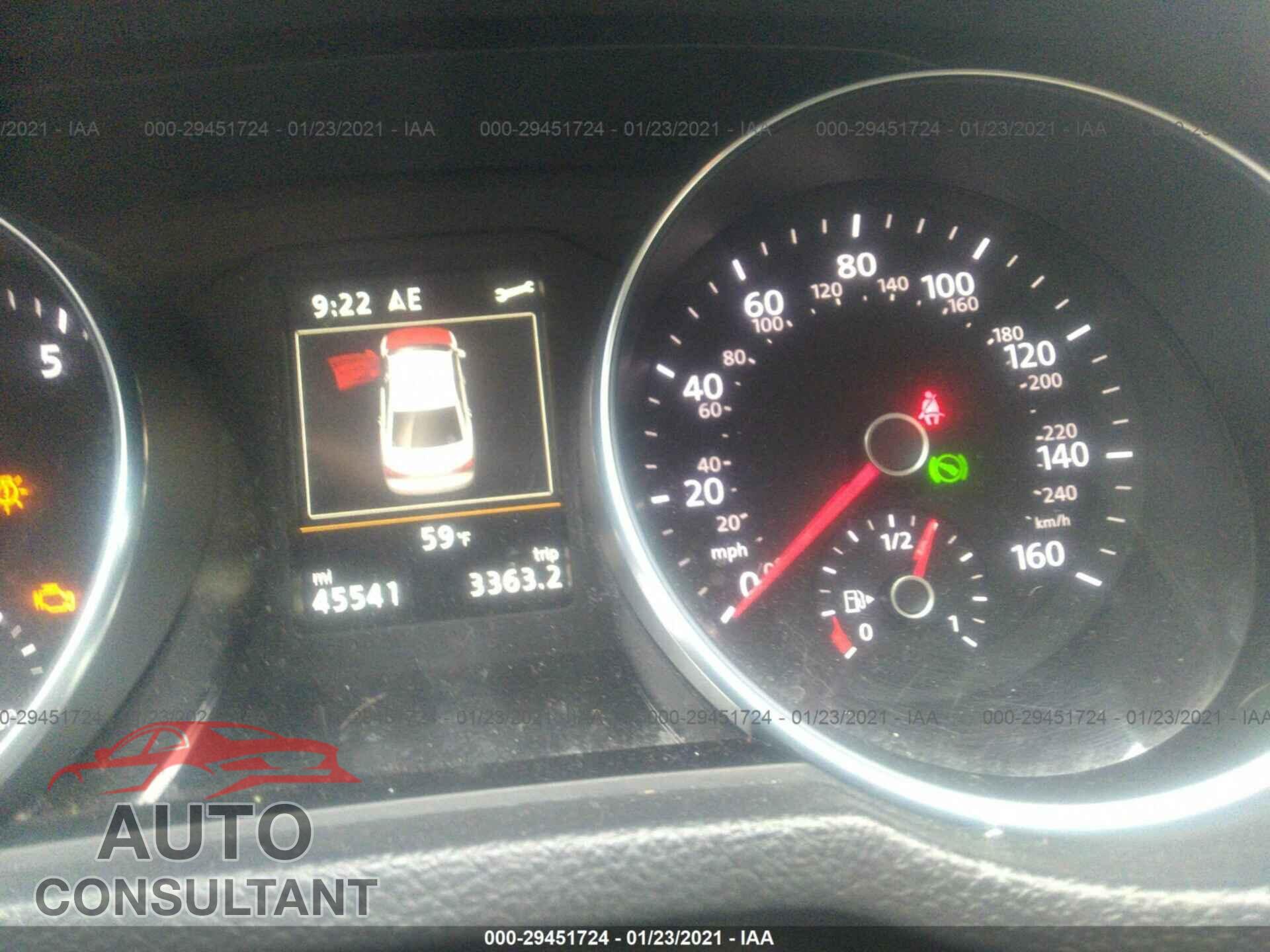 VOLKSWAGEN PASSAT 2017 - 1VWGT7A37HC008434
