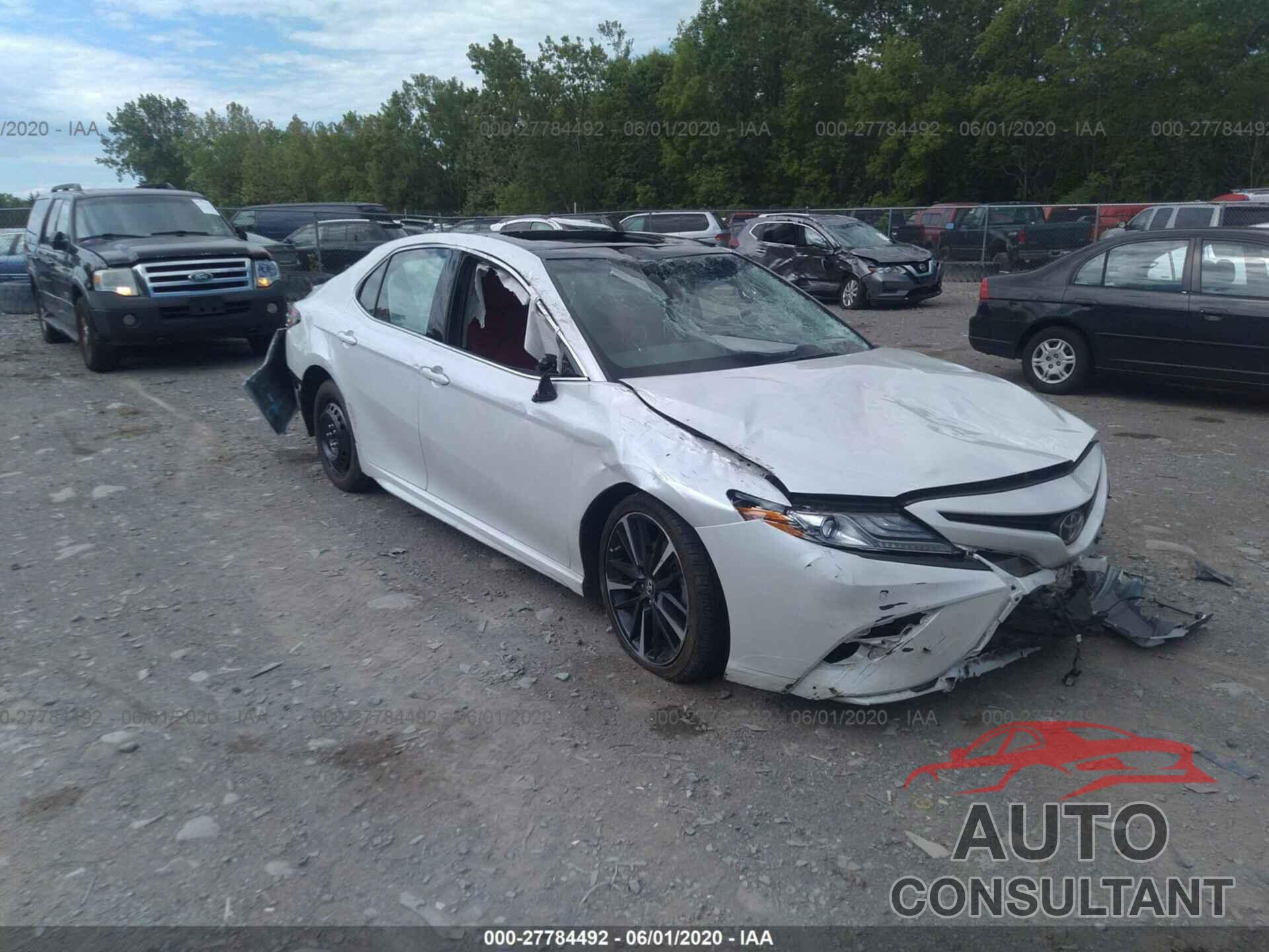 Toyota Camry 2018 - 4T1B61HK4JU005419