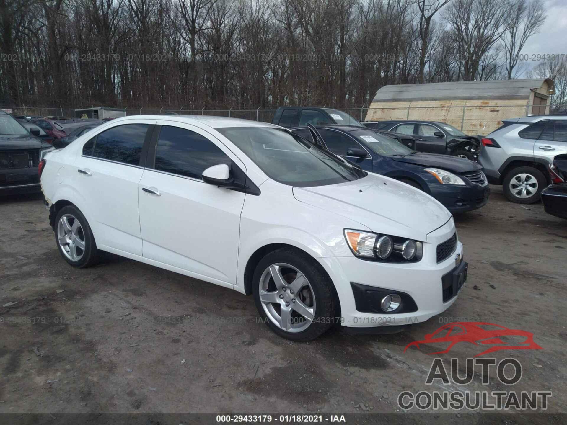 CHEVROLET SONIC 2016 - 1G1JE5SB8G4144523