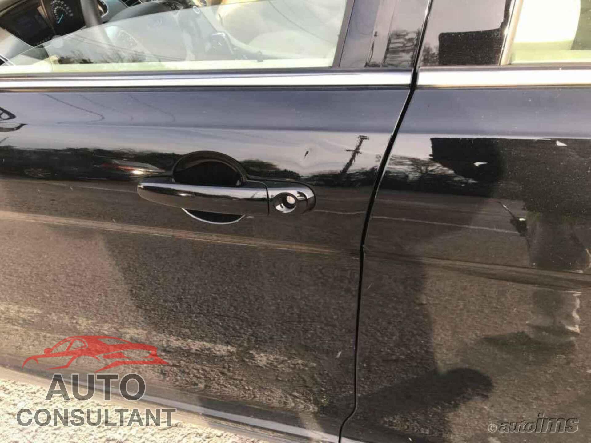 FORD TAURUS 2018 - 1FAHP2E85JG119184