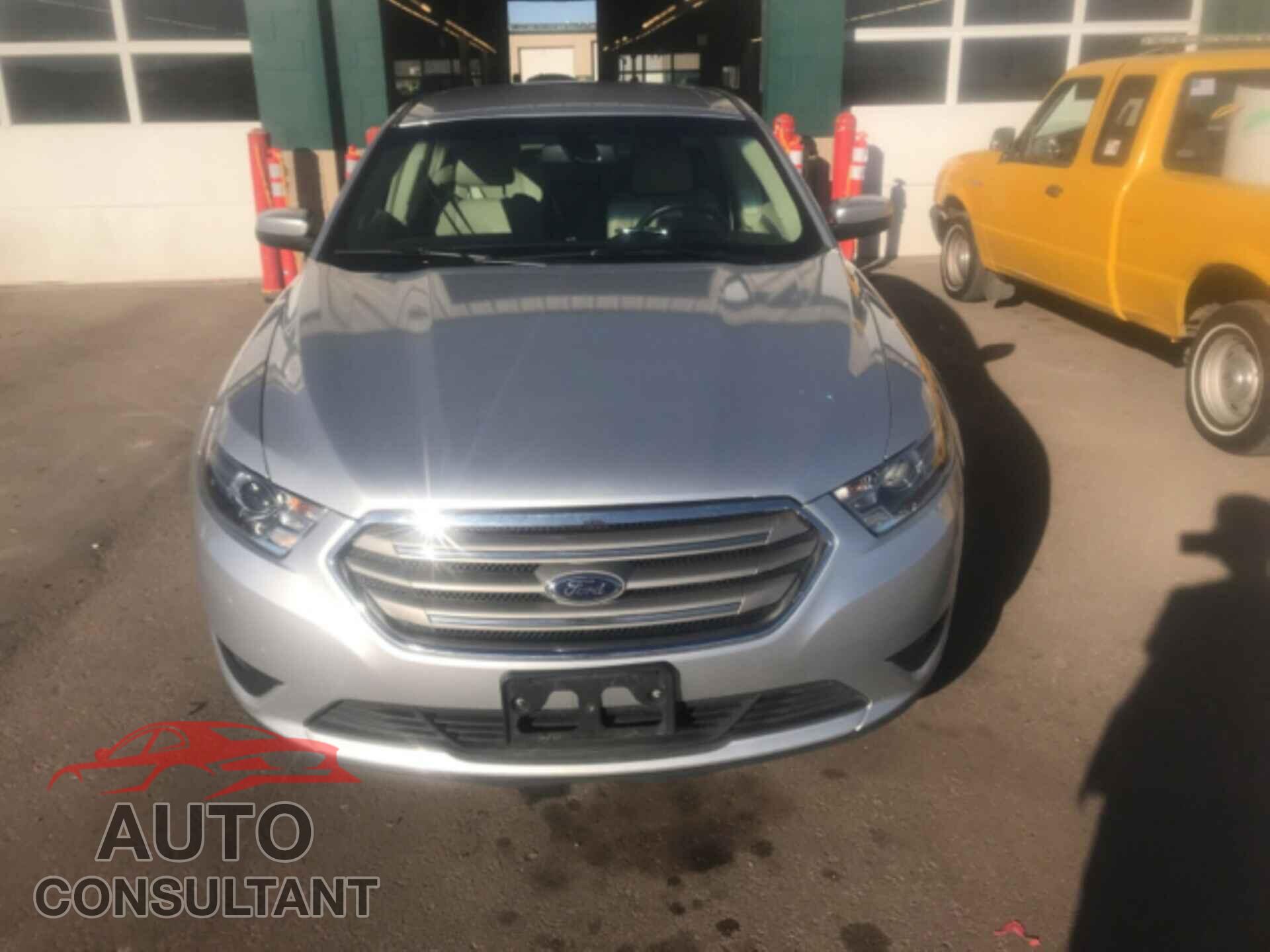 FORD TAURUS 2017 - 1FAHP2H82HG111663