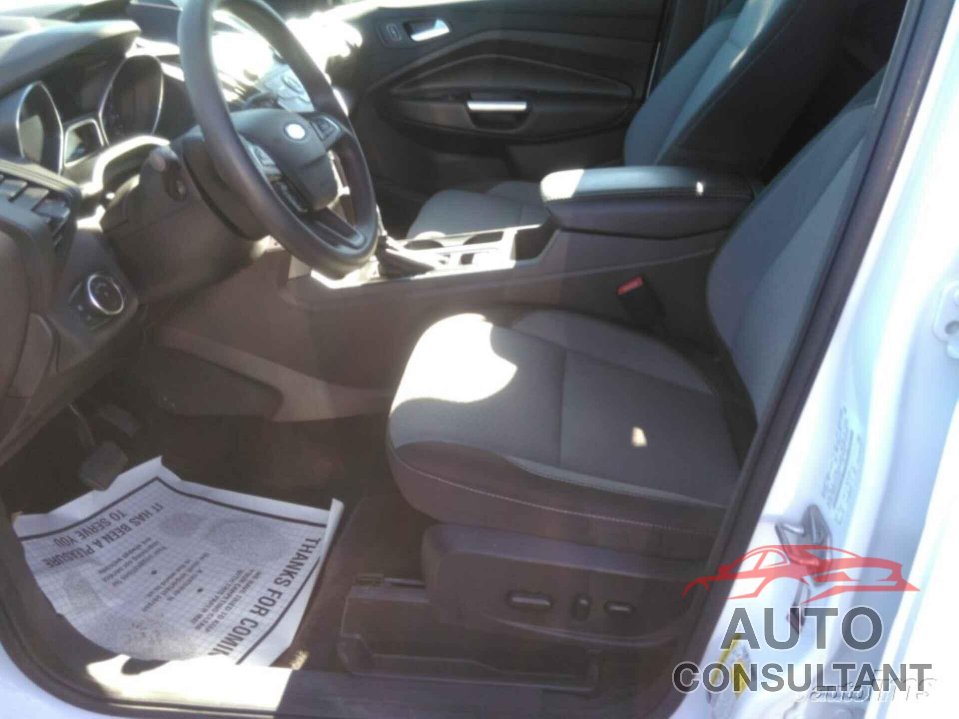 FORD ESCAPE 2017 - 1FMCU0GDXHUD45420