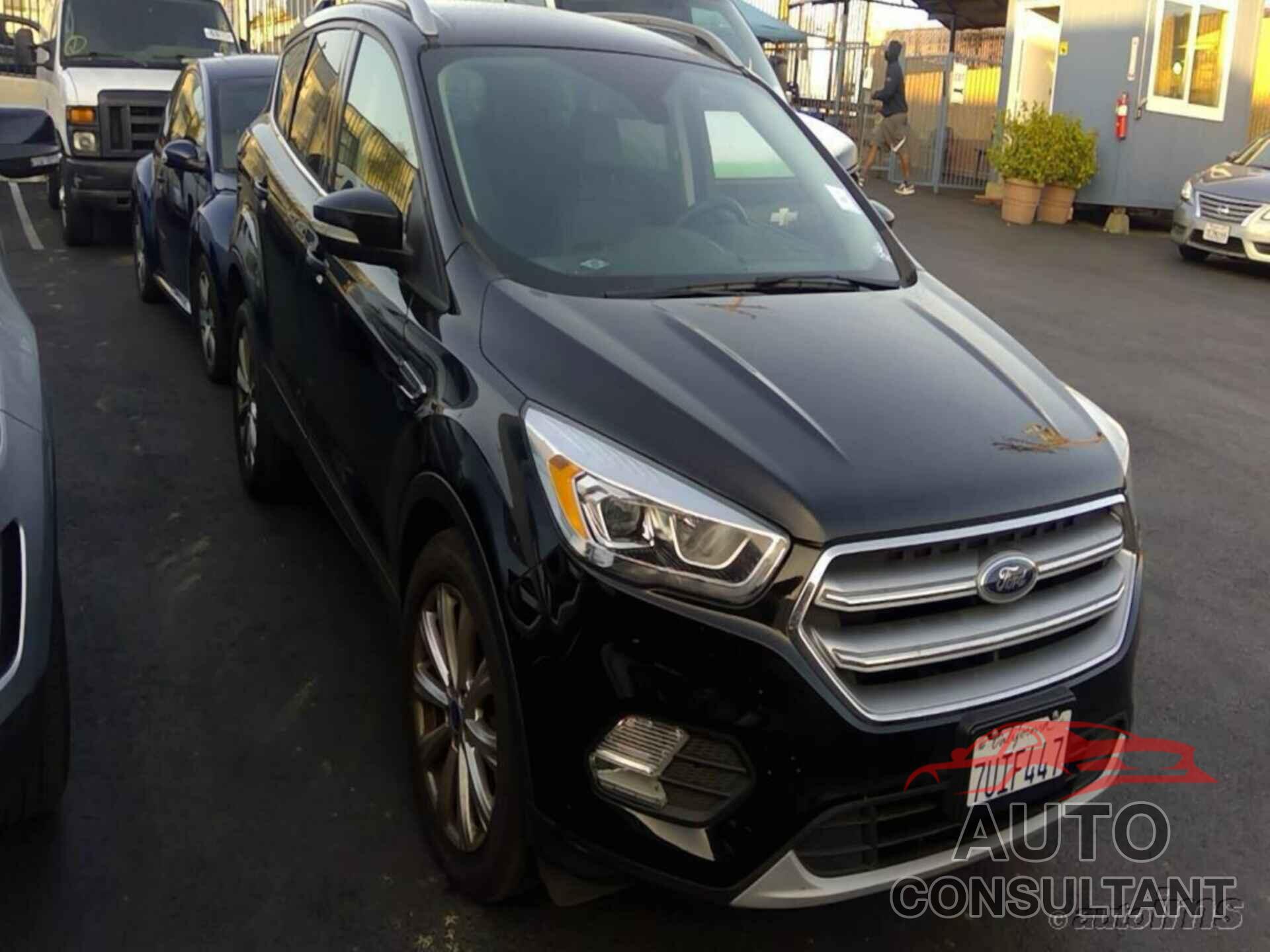 FORD ESCAPE 2017 - 1FMCU0J99HUB05327