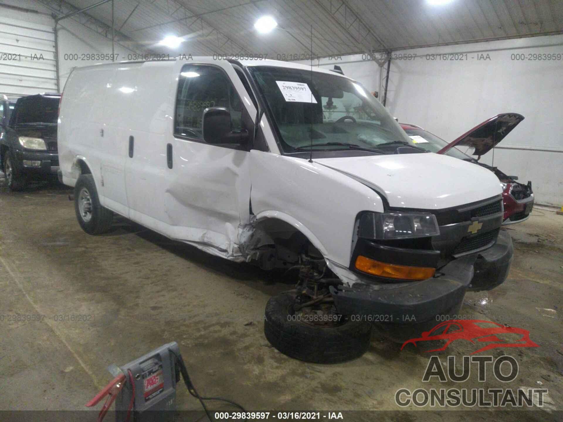 CHEVROLET EXPRESS CARGO VAN 2018 - 1GCWGAFP7J1171436