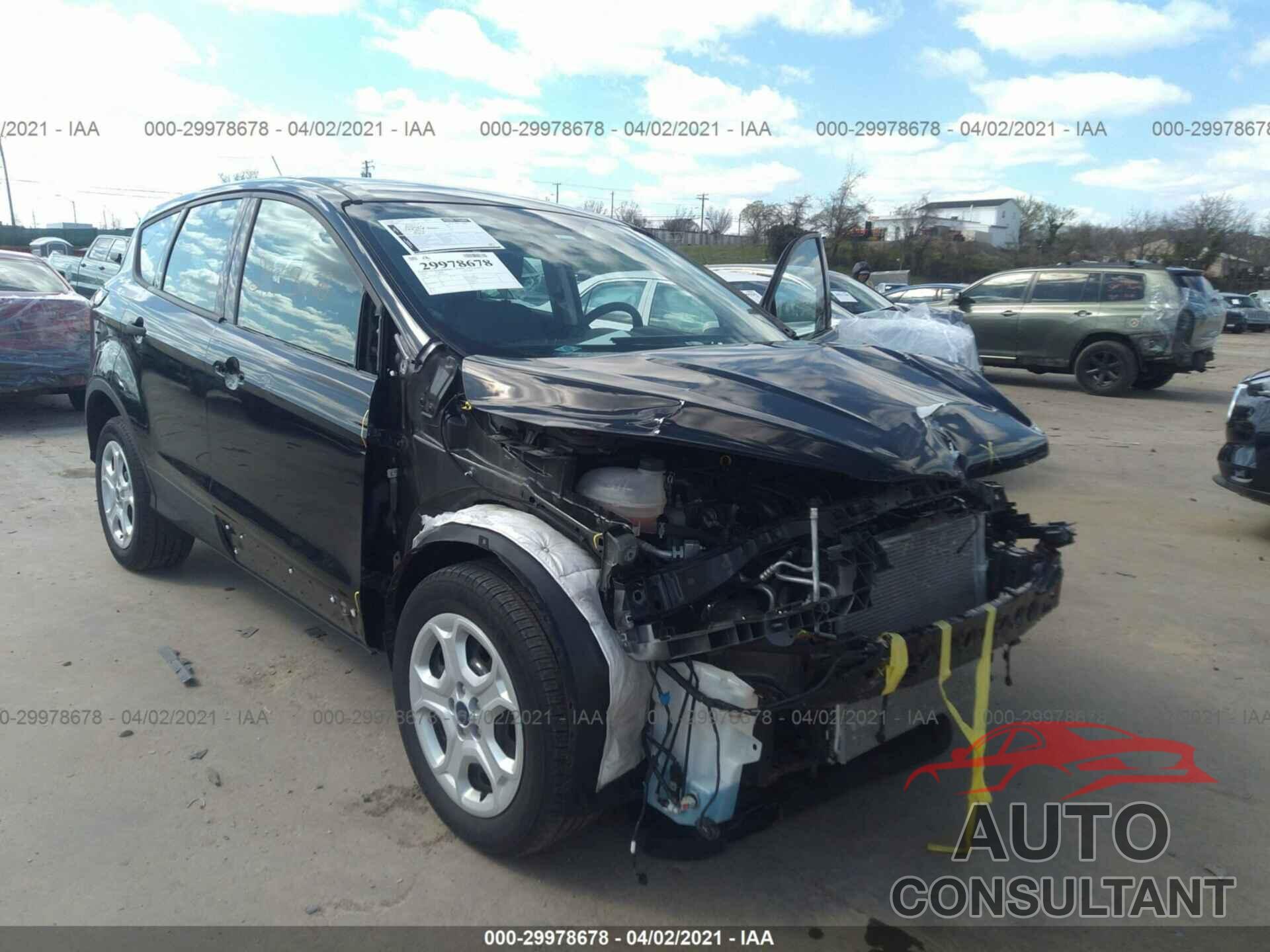 FORD ESCAPE 2018 - 1FMCU0F70JUD55276