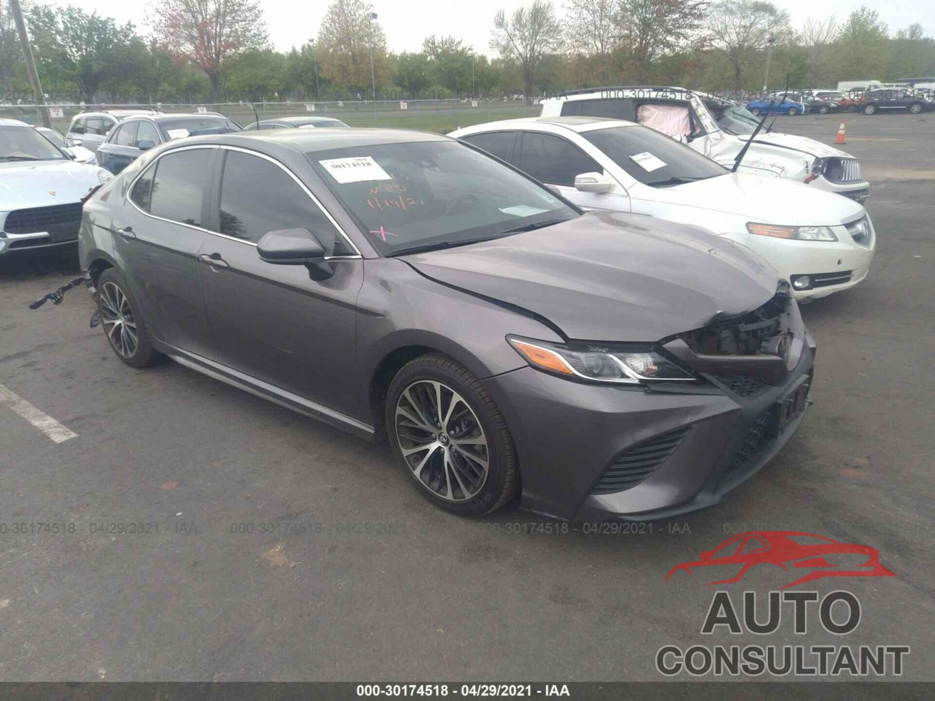 TOYOTA CAMRY 2018 - 4T1B11HK6JU521148
