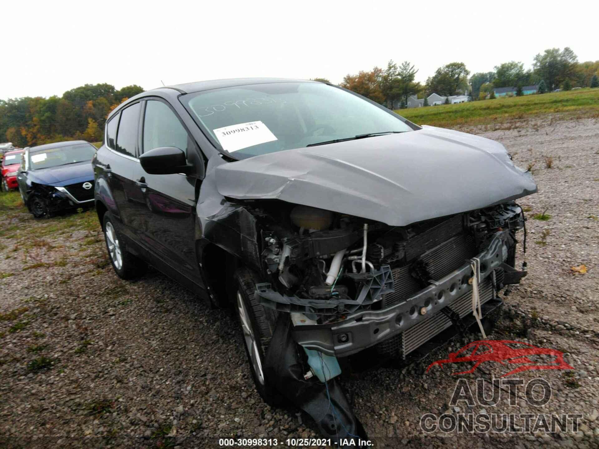 FORD ESCAPE 2017 - 1FMCU9G99HUB08479
